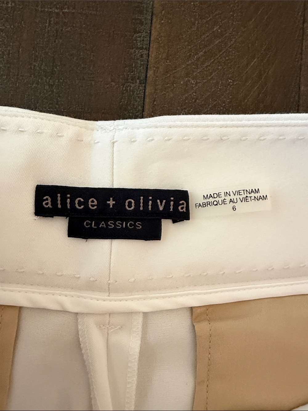 Alice + Olivia Cady off white shorts - Picture 7 of 11